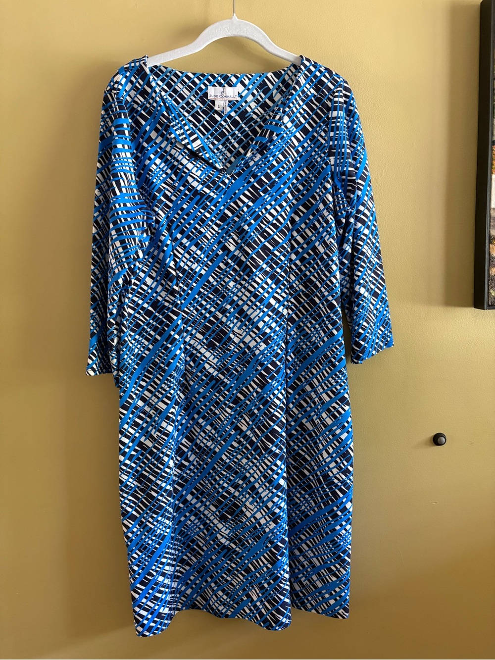 Jude Connelly fitted 3/4 sleeve dress. Dark navy and bright royal blues. Large